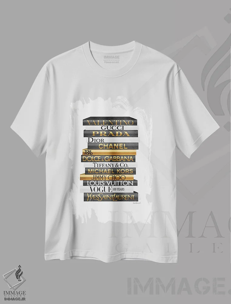تیشرت سفید طرح دار کتاب های بلند مد مشکی و طلایی، تزئینی اثر آماندا گرینوود | فروشگاه ایماژ