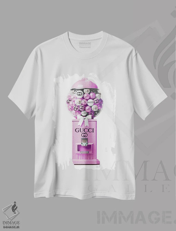 تیشرت سفید طرح دار دستگاه توپ آدامس در رنگ سرخابی، تزئینی اثر آماندا گرینوود | immage.ir