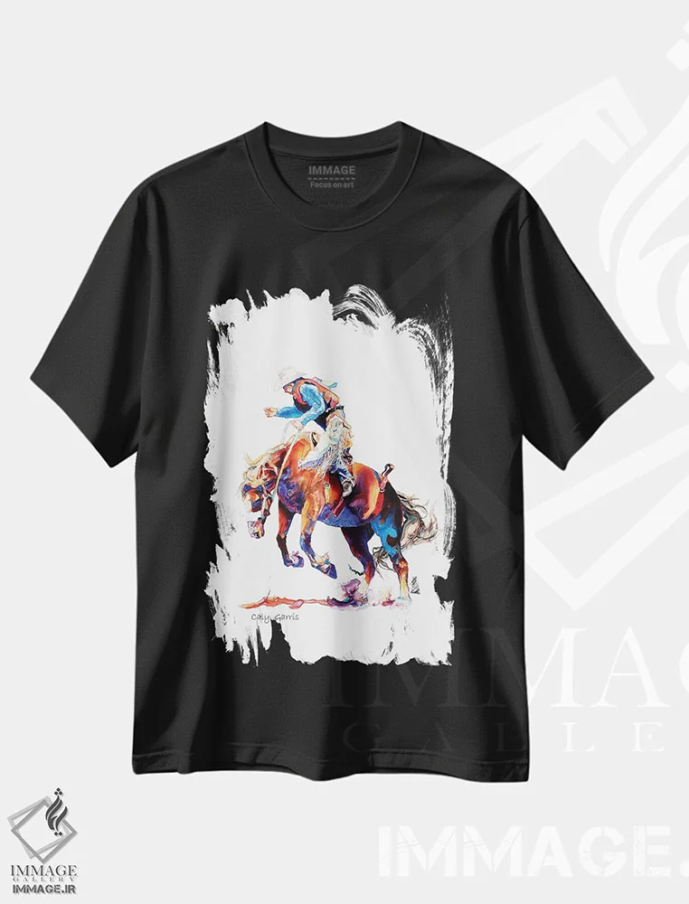 تیشرت مشکی طرح دار شیهه زدن A، دکور کلبه و لژ اثر کالی گاریس | immage.ir