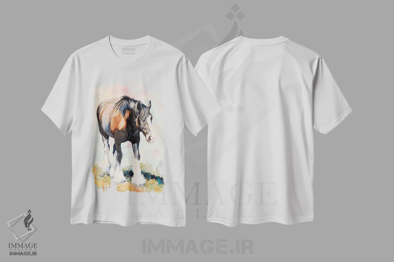 تیشرت سفید طرح دار دوست خوش پر، دکور کلبه و لژ اثر کالی گاریس | immage.ir
