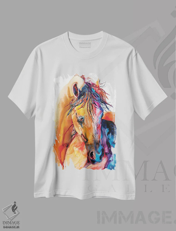 تیشرت سفید طرح دار زنبق زراندود، دکور کلبه و لژ اثر کالی گاریس | فروشگاه ایماژ