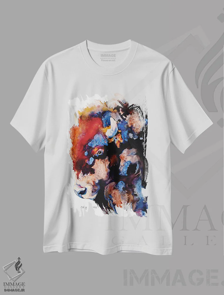 تیشرت سفید طرح دار میراث، دکور کلبه و لژ اثر کالی گاریس | فروشگاه ایماژ
