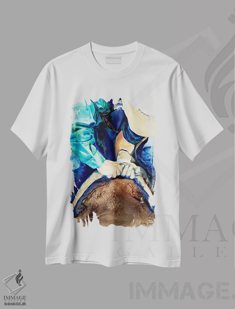 تیشرت سفید طرح دار خط حیات، دکور کلبه و لژ اثر کالی گاریس | فروشگاه ایماژ