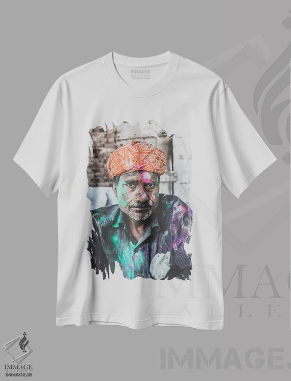 تیشرت سفید طرح دار مَتورا، هند، دکور آسیایی اثر لوک آنتونی گرم | فروشگاه ایماژ