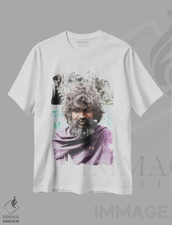 تیشرت سفید طرح دار لاکنو، هند IV، عکاسی فیگوراتیو اثر لوک آنتونی گرم | immage.ir