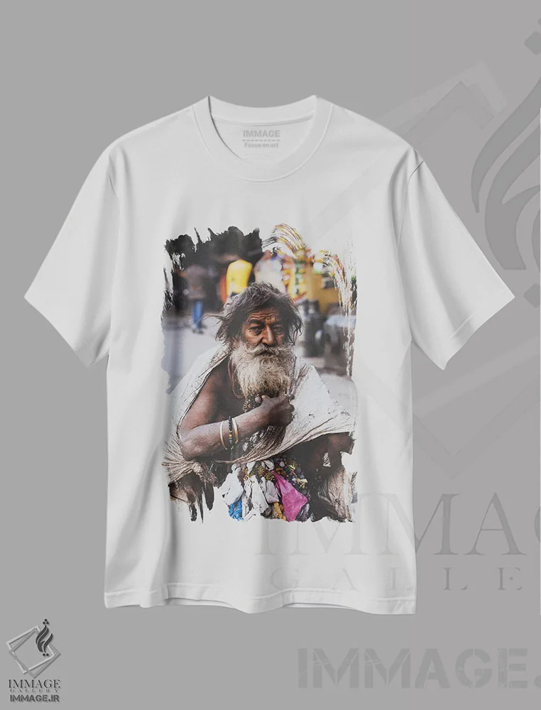 تیشرت سفید طرح دار دهلی نو، هند I، عکاسی فیگوراتیو اثر لوک آنتونی گرم | فروشگاه ایماژ
