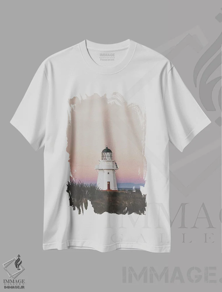 تیشرت سفید طرح دار فانوس دریایی واپاپا پوینت، نیوزیلند، مدیوم اثر لوک آنتونی گرم | فروشگاه ایماژ