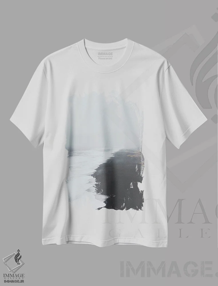 تیشرت سفید طرح دار ساحل ماسه سیاه، مدیوم اثر لوک آنتونی گرم | فروشگاه ایماژ