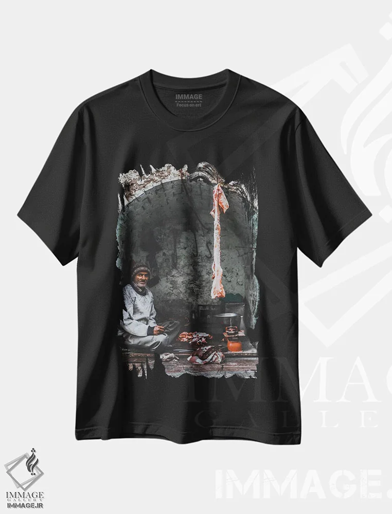 تیشرت مشکی طرح دار آگره- ۱، عکاسی فیگوراتیو اثر لوک آنتونی گرم | فروشگاه ایماژ