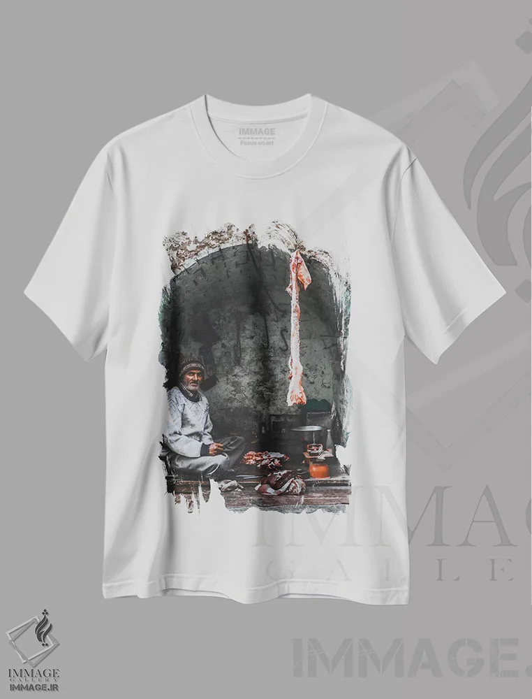 تیشرت سفید طرح دار آگره- ۱، عکاسی فیگوراتیو اثر لوک آنتونی گرم | immage.ir