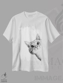 تیشرت سفید طرح دار گربهٔ موذی، دست نقاشی و طراحی دستی اثر لورا گریوز | immage.ir