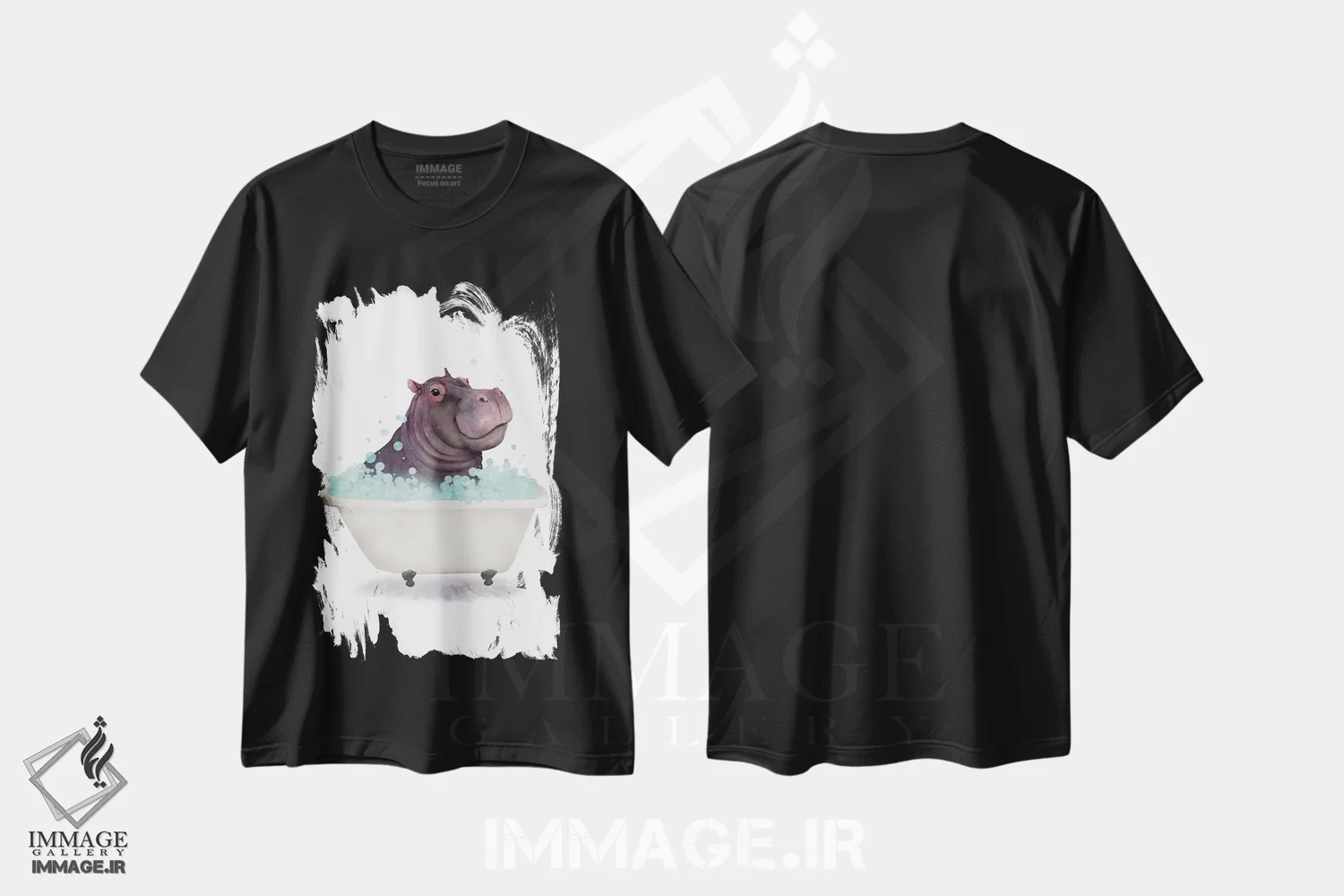 تیشرت مشکی طرح دار اسب آبی در وان حمام، دست نقاشی و طراحی دستی اثر لورا گریوز | فروشگاه ایماژ