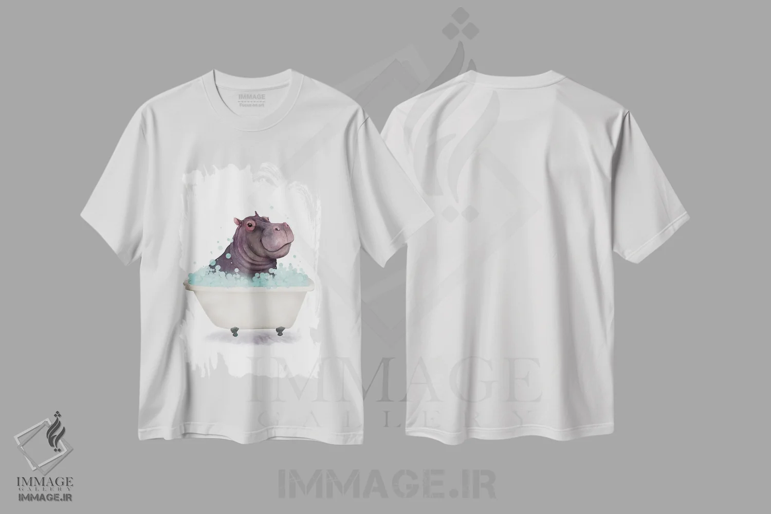 تیشرت سفید طرح دار اسب آبی در وان حمام، دست نقاشی و طراحی دستی اثر لورا گریوز | immage.ir