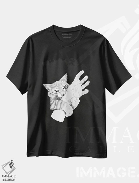 تیشرت مشکی طرح دار عشق نیش می زند، هنر تزئینی سیاه و سفید اثر لورا گریوز | فروشگاه ایماژ