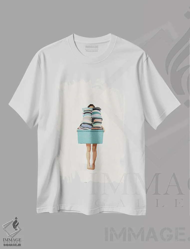 تیشرت سفید طرح دار سبد لباس چرک، تزئینی اثر گیسل دکل | immage.ir
