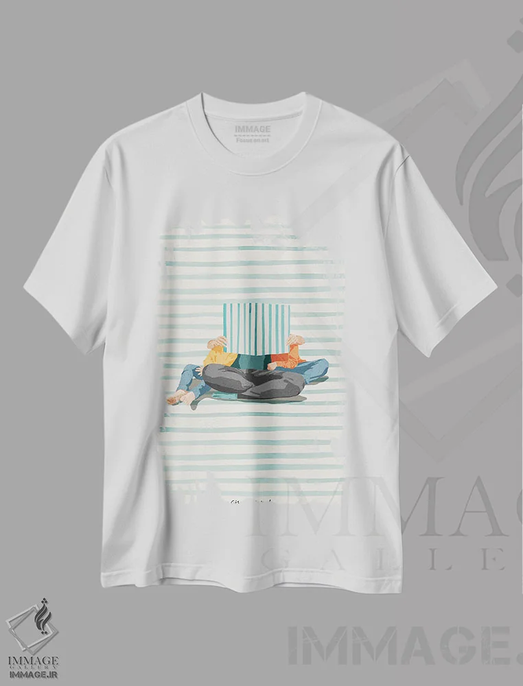 تیشرت سفید طرح دار زمان داستان، تزئینی اثر گیسل دکل | immage.ir