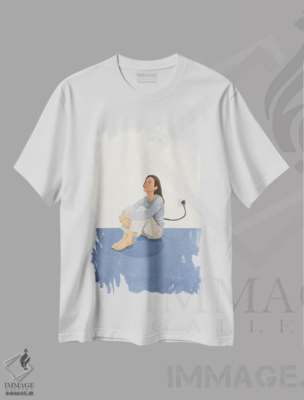 تیشرت سفید طرح دار شارژ مجدد، تزئینی اثر گیسل دکل | فروشگاه ایماژ