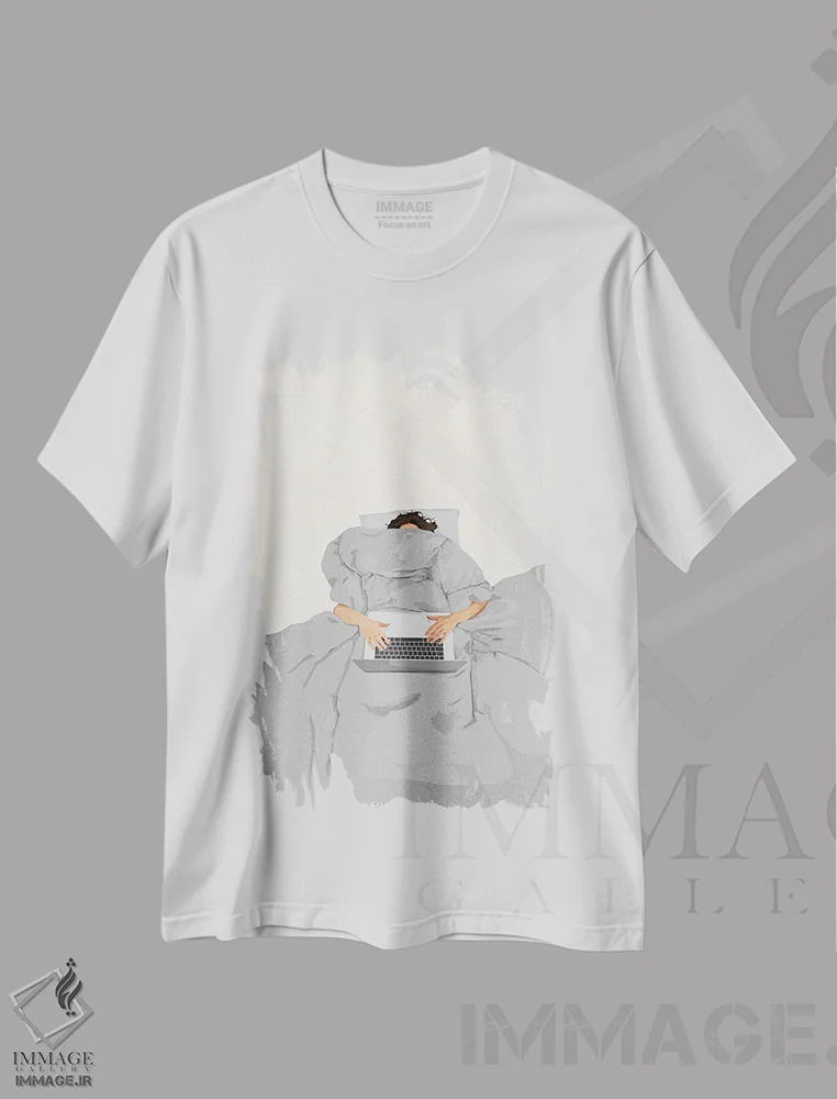 تیشرت سفید طرح دار آخرین ایمیل قبل از آخر هفته، تزئینی اثر گیسل دکل | فروشگاه ایماژ