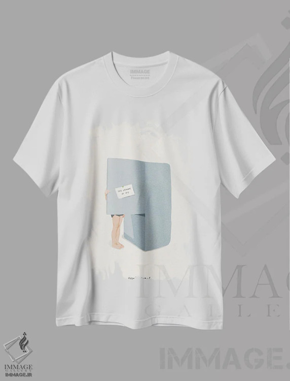 تیشرت سفید طرح دار در یخچالم، تزئینی اثر گیسل دکل | immage.ir
