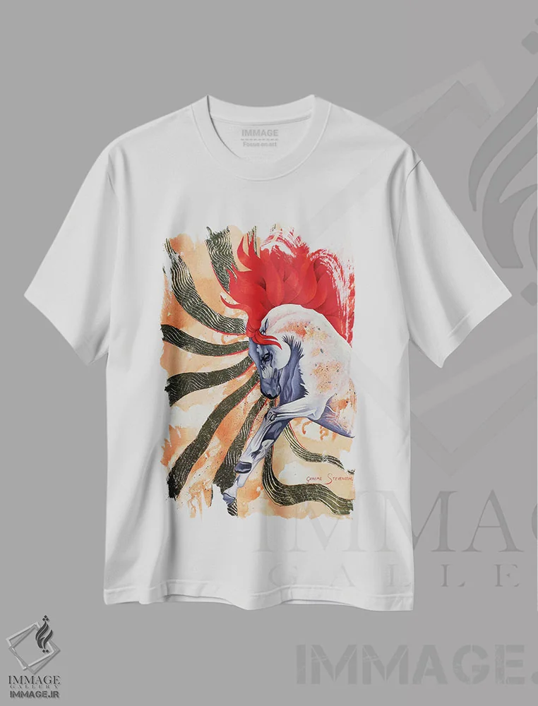 تیشرت سفید طرح دار اسب نر سرخ، هنر فاخر معاصر اثر گرائیم استیونسون | immage.ir
