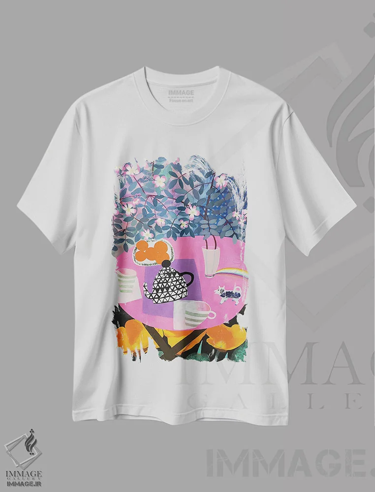 تیشرت سفید طرح دار شقایق های کالیفرنیا زیر میزی صورتی، تزئینی اثر گرتی یانگ | immage.ir