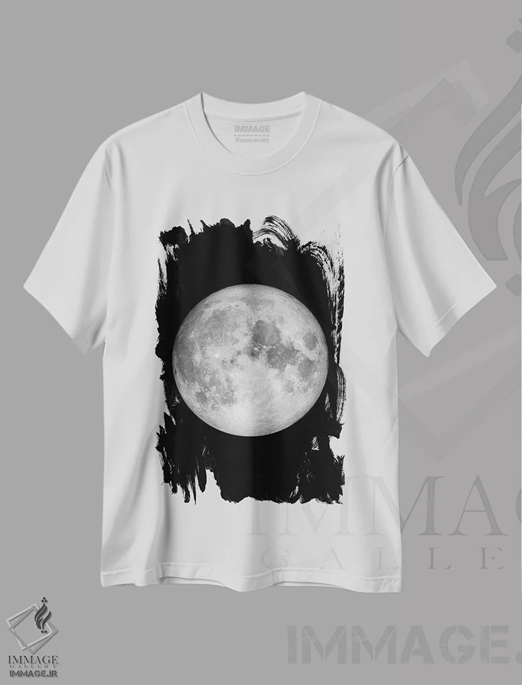 تیشرت سفید طرح دار ماه کامل، عکاسی سیاه و سفید اثر گت یور نرد آن | immage.ir