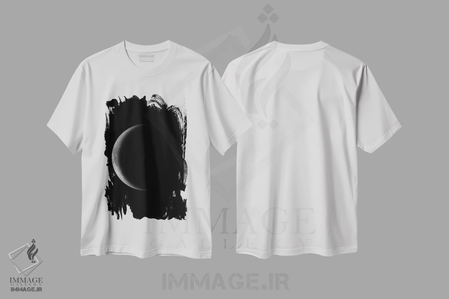 تیشرت سفید طرح دار ماه هلال کاهنده، عکاسی سیاه و سفید اثر گت یور نرد آن | immage.ir