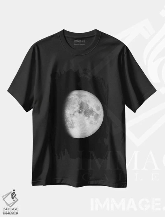 تیشرت مشکی طرح دار ماه محدب افزایشی، عکاسی سیاه و سفید اثر گت یور نرد آن | immage.ir