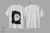 تیشرت سفید طرح دار ماه محدب افزایشی، عکاسی سیاه و سفید اثر گت یور نرد آن | فروشگاه ایماژ
