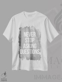 تیشرت سفید طرح دار هرگز از پرسیدن سوال دست نکش، دکور معاصر اثر گت یور نرد آن | فروشگاه ایماژ