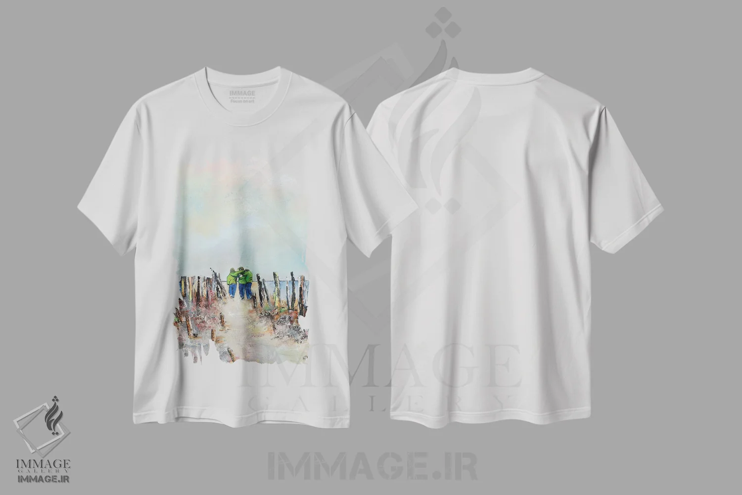تیشرت سفید طرح دار سه پسر در ساحل، دکور ساحلی اثر هانک پره بوم | immage.ir