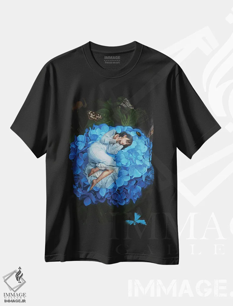 تیشرت مشکی طرح دار در اتاق بارانی، هنر فاخر معاصر اثر تاکاهیرو هیربایاشی | فروشگاه ایماژ