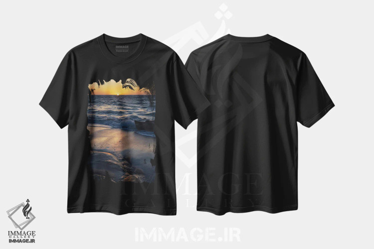 تیشرت مشکی طرح دار غروب خورشید بر اقیانوس آرام با انعکاس طلایی در ماسه ها، مدیوم اثر شیلا حداد | immage.ir