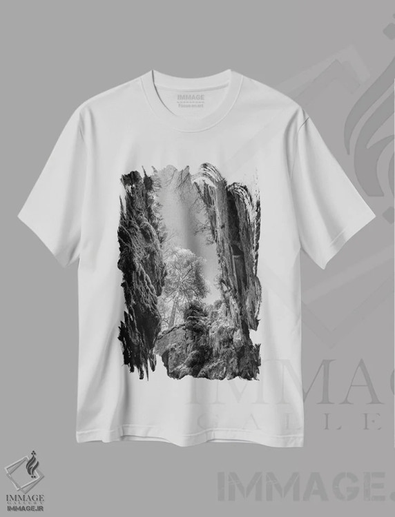 تیشرت سفید طرح دار کلیسای لودز در ناحیه پیک، عکاسی سیاه و سفید اثر استیفن هاجتس | فروشگاه ایماژ