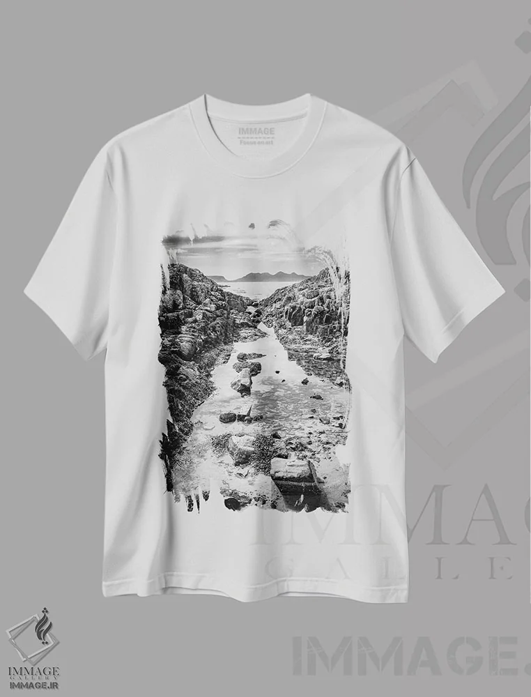 تیشرت سفید طرح دار جزیره رام اسکاتلند، عکاسی سیاه و سفید اثر استیفن هاجتس | immage.ir