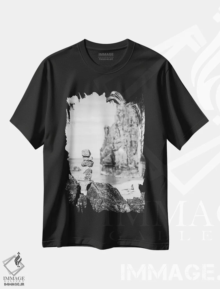 تیشرت مشکی طرح دار صخره های دریایی تولستا در جزیره لوییس، عکاسی سیاه و سفید اثر استیفن هاجتس | immage.ir