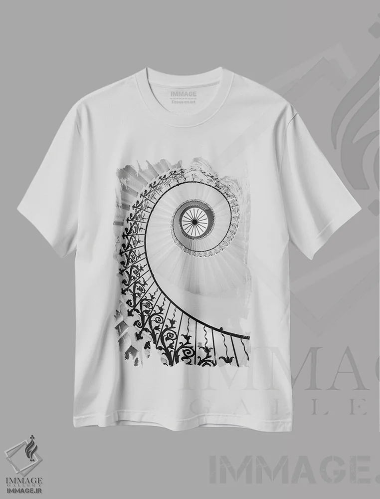 تیشرت سفید طرح دار راه پله لاله ملکه در لندن، عکاسی سیاه و سفید اثر استیفن هاجتس | فروشگاه ایماژ