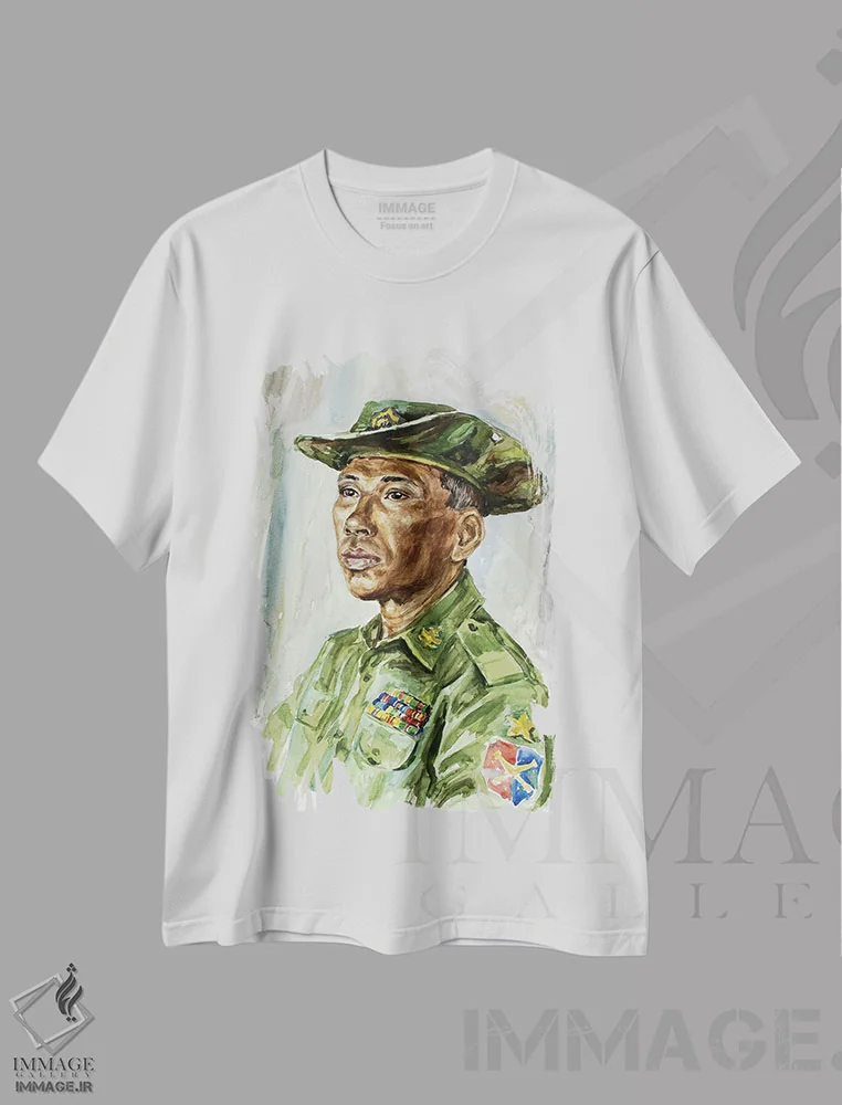 تیشرت سفید طرح دار پرترهٔ یک افسر درجه دار، هنر آمریکایی آفریقایی تبار اثر کنتس آرت | immage.ir
