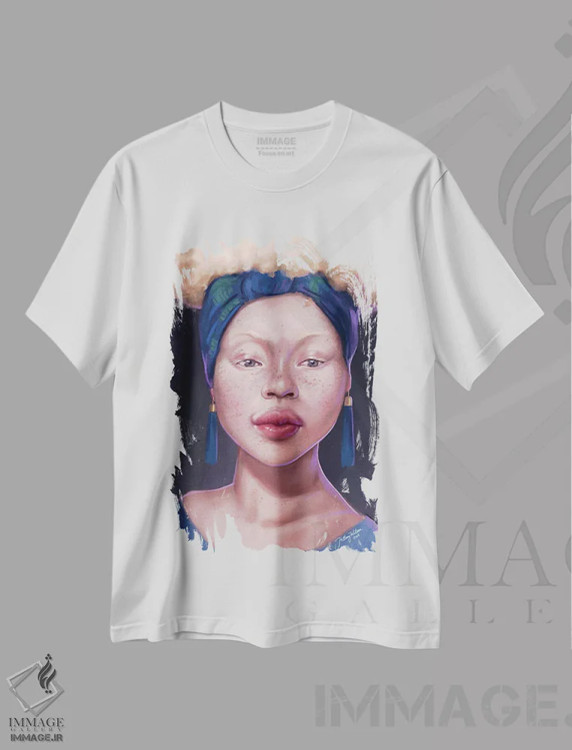 تیشرت سفید طرح دار هیلاری دی ویلسون I، هنر آمریکایی آفریقایی تبار اثر هیلاری دی ویلسون | فروشگاه ایماژ