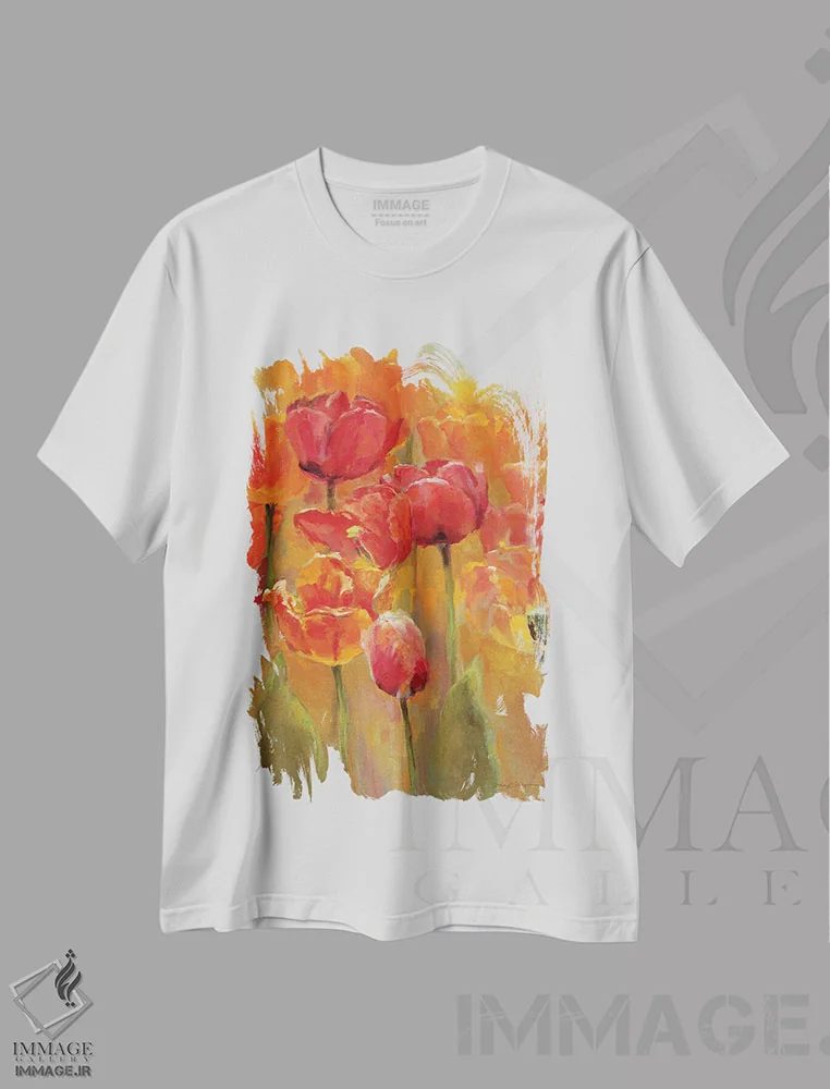 تیشرت سفید طرح دار لاله ها در میان ۱، تزئینی اثر مریلین هاگمن | immage.ir