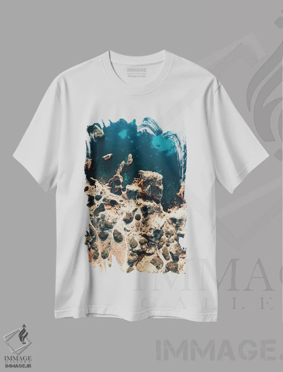 تیشرت سفید طرح دار ساحل انتزاعی، سواحل از نمای بالا اثر سباستین هیلگتاگ | فروشگاه ایماژ