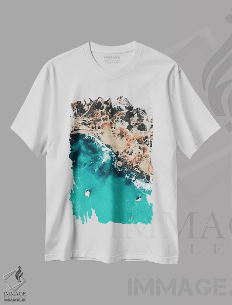 تیشرت سفید طرح دار انرژی اقیانوس اطلس ۲، سواحل از نمای بالا اثر سباستین هیلگتاگ | immage.ir