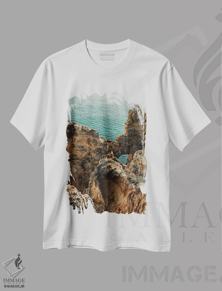 تیشرت سفید طرح دار آبی ها و زردها، دکور ساحلی اثر سباستین هیلگتاگ | immage.ir
