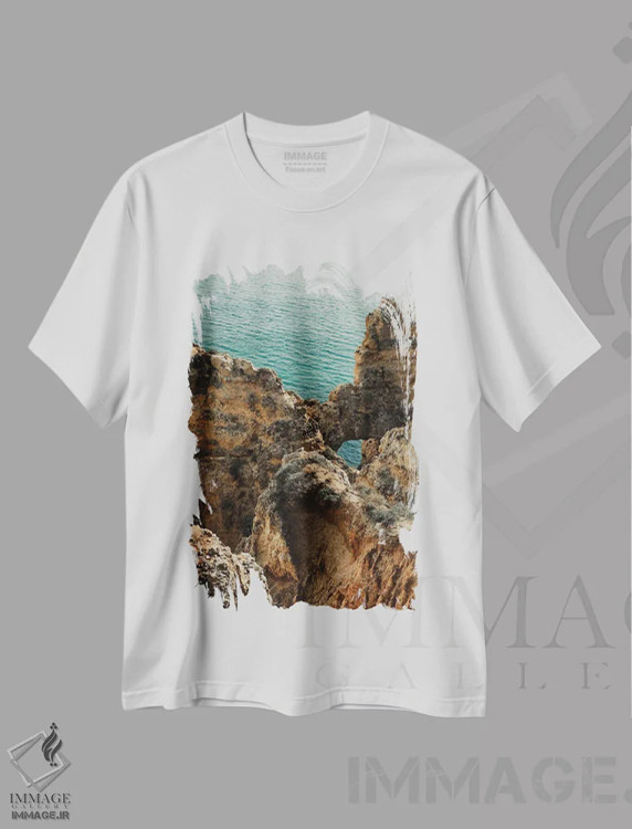 تیشرت سفید طرح دار آبی ها و زردها، دکور ساحلی اثر سباستین هیلگتاگ | immage.ir