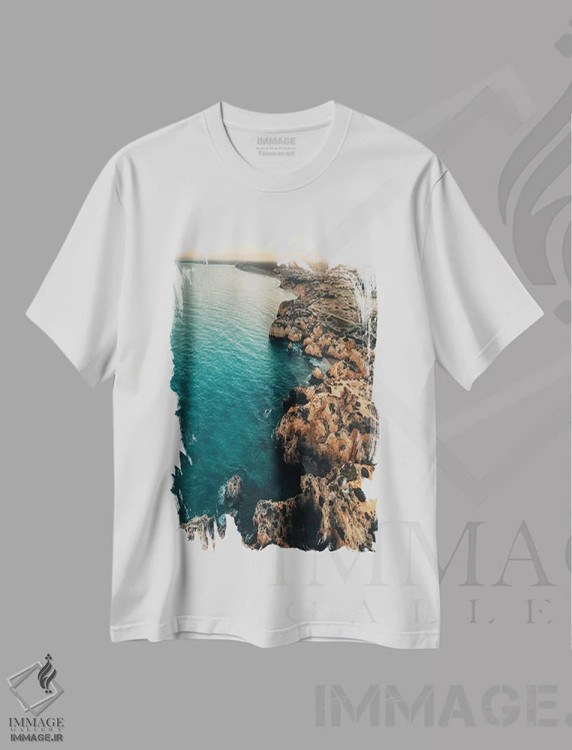 تیشرت سفید طرح دار حال و هوای غروب ۲، دکور ساحلی اثر سباستین هیلگتاگ | immage.ir