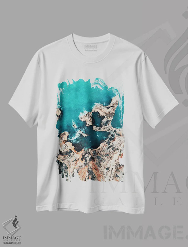 تیشرت سفید طرح دار امواج وحشی، سواحل از نمای بالا اثر سباستین هیلگتاگ | فروشگاه ایماژ