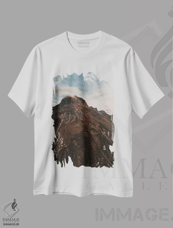 تیشرت سفید طرح دار غروب روی تپه، عکاسی هنری فاخر اثر سباستین هیلگتاگ | immage.ir