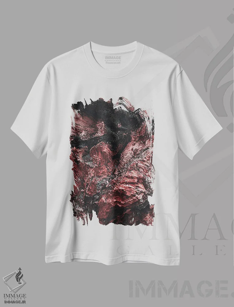 تیشرت سفید طرح دار چوب هنری قرمز، عکاسی هنری فاخر اثر سباستین هیلگتاگ | immage.ir