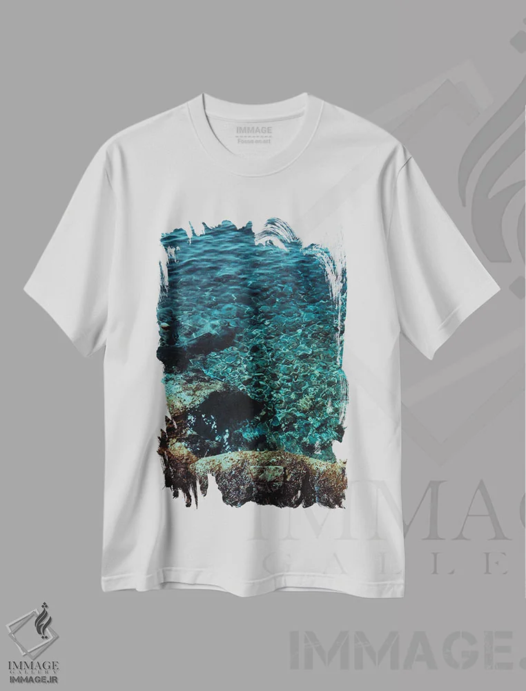 تیشرت سفید طرح دار سواحل آبی، دکور معاصر اثر سباستین هیلگتاگ | immage.ir