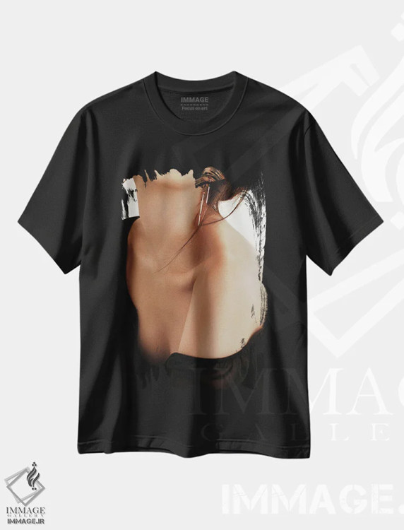 تیشرت مشکی طرح دار شانه، عکاسی هنری فاخر اثر سباستین هیلگتاگ | فروشگاه ایماژ